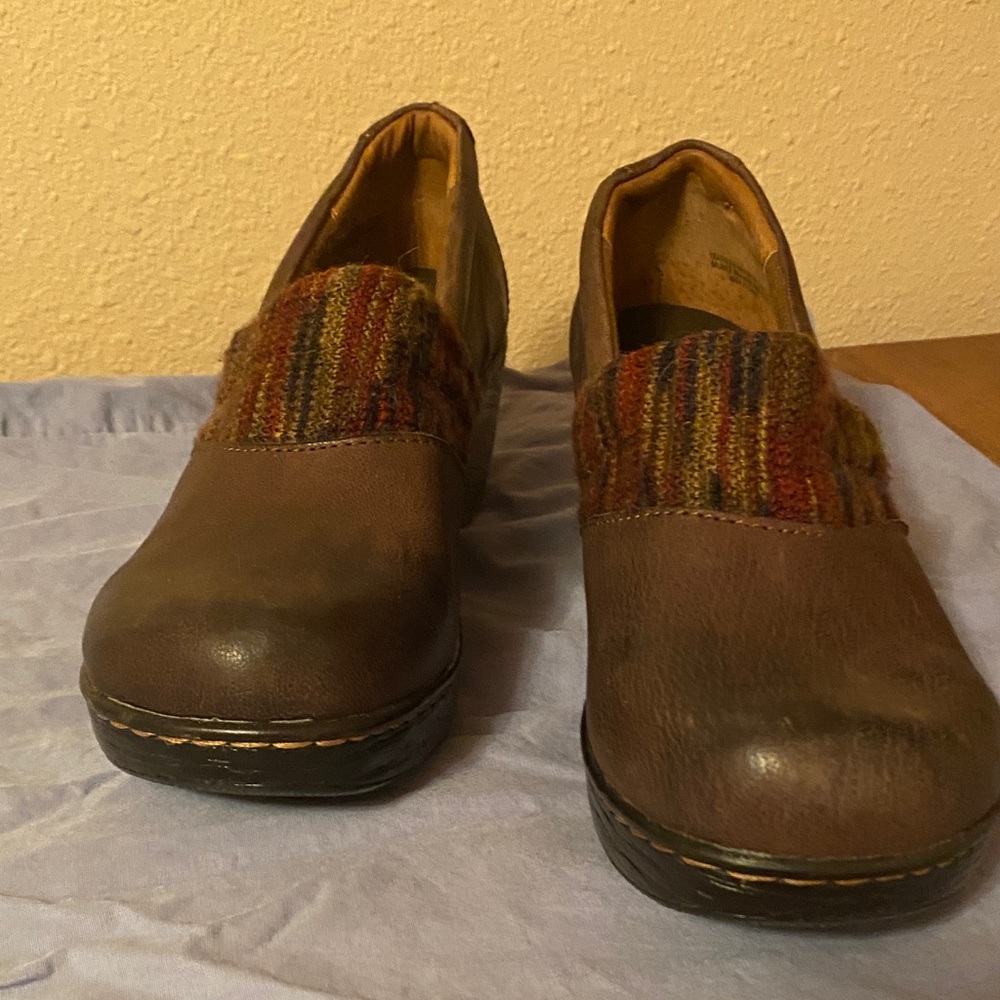 boc Brown Mules with Multicolor Knit Accent